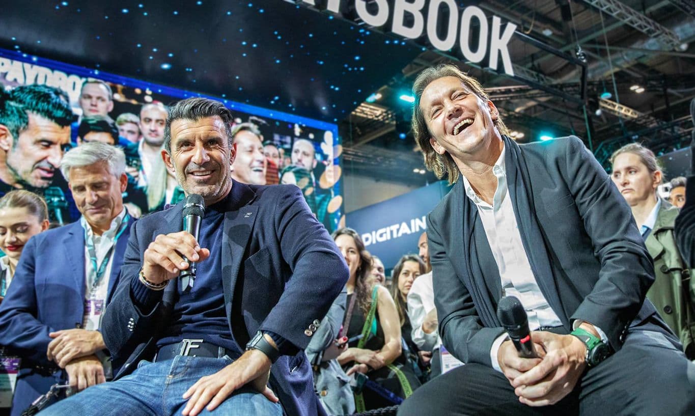 Gambling Insider: Exclusive: Do Luís Figo and Míchel Salgado think Liverpool can win the Premier League?