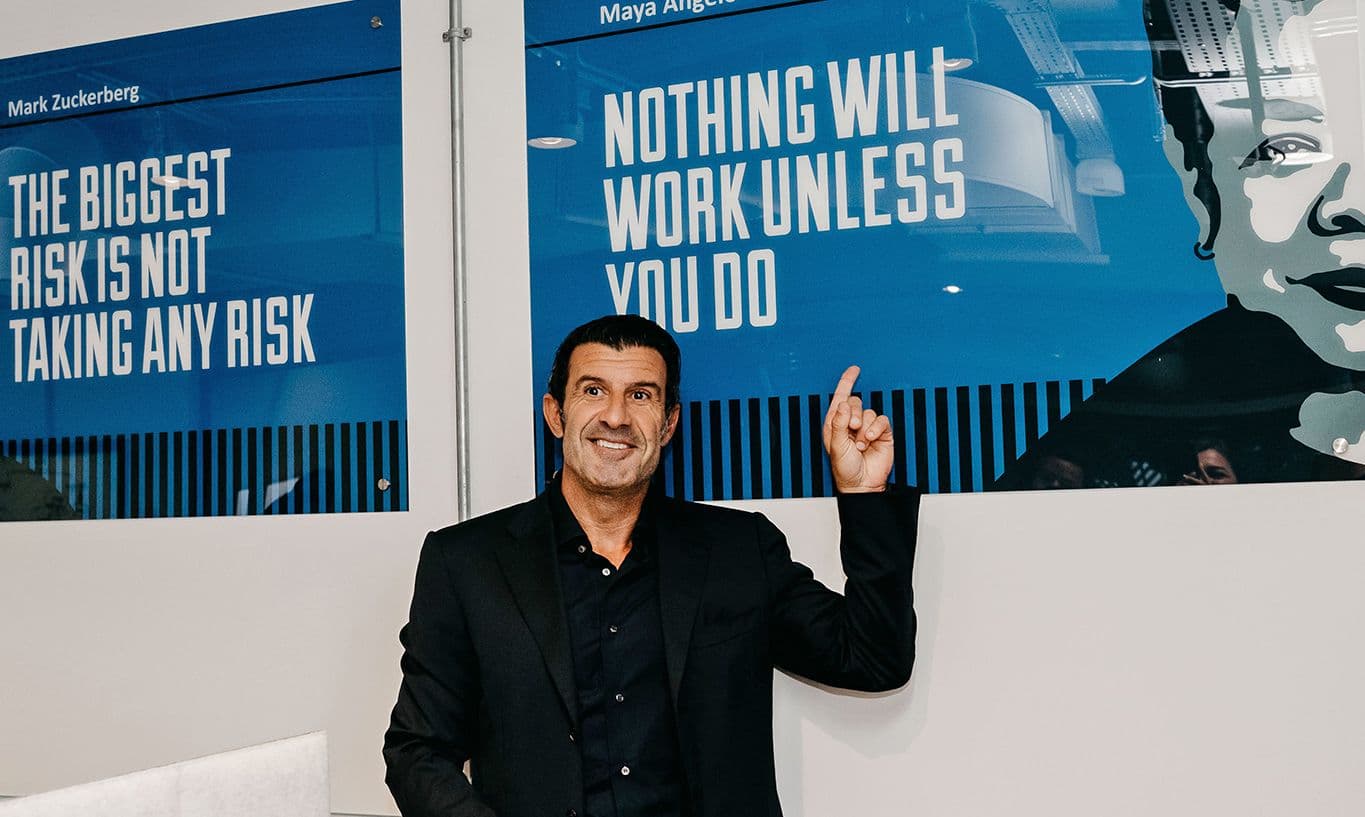 Gaming Intelligence: LUIS FIGO VISITA LA SEDE CENTRAL DE DIGITAIN EN ARMENIA
